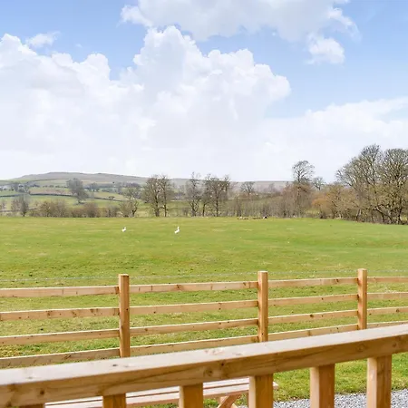 The Ash Uk38291 Crosby Garrett